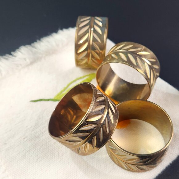 Vintage - Set of 8 - Brass Napkin Rings  - Made in India - Picture 5 of 8